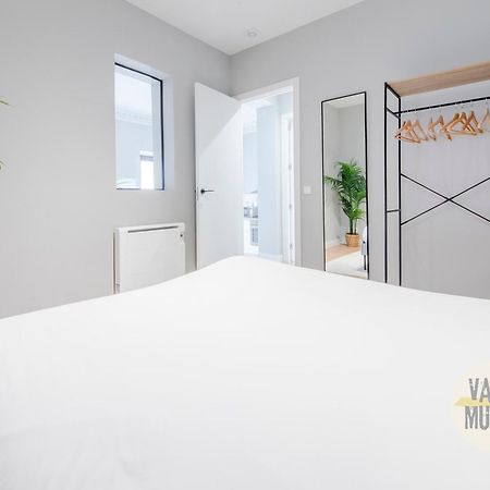 Modern Apt & Cool Interior Design A 20 Metros Del Retiro E1 Madrid Exterior photo