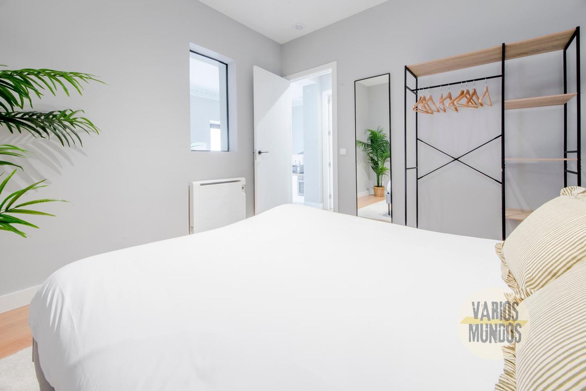 Modern Apt & Cool Interior Design A 20 Metros Del Retiro E1 Madrid Exterior photo